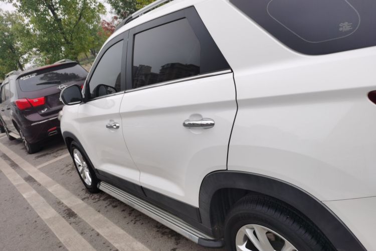 东风风光 风光S560 2018款 1.8L CVT精英型 5座车身外观4