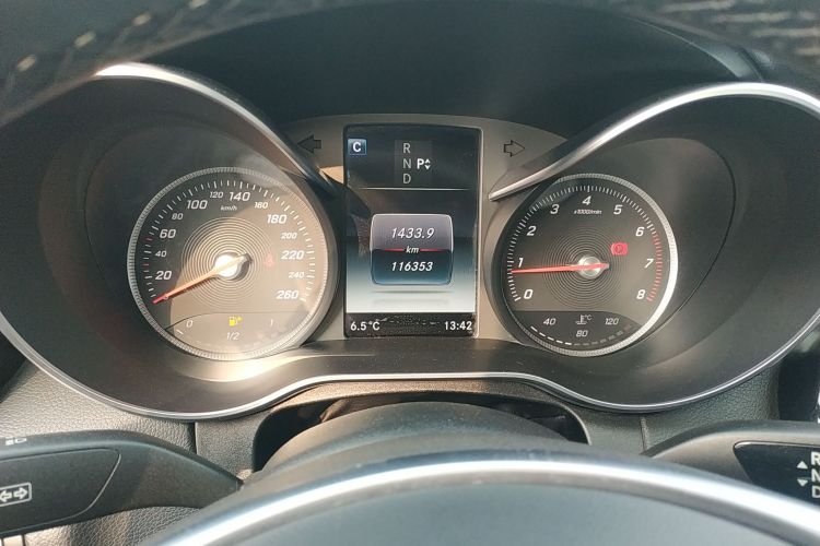 奔驰C级 2018款 C 200 运动版中控内饰14