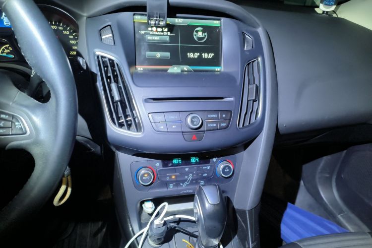 福特 福克斯 2015款 两厢 EcoBoost 180 自动精英型中控内饰16