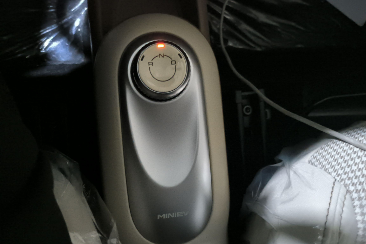 五菱汽车 宏光MINIEV 2025款 四门版 进阶款中控内饰18