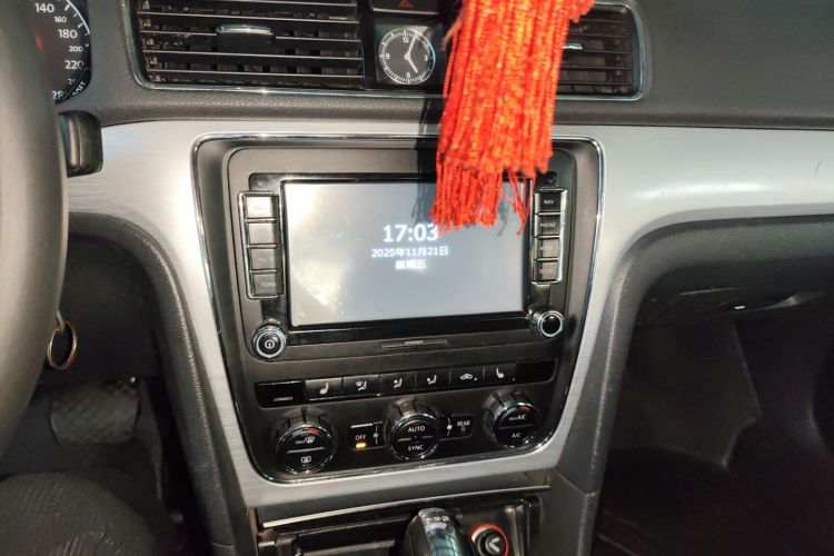 大众 帕萨特 2015款 1.8TSI DSG尊荣版中控内饰16