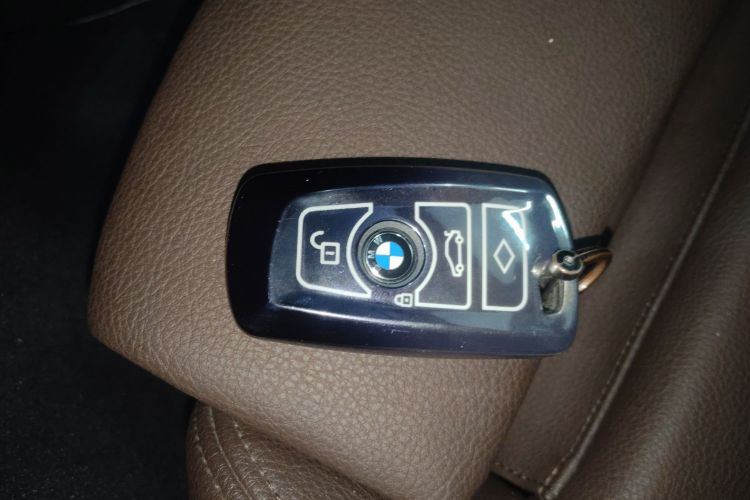 宝马3系 2019款 320Li 时尚型中控内饰7001