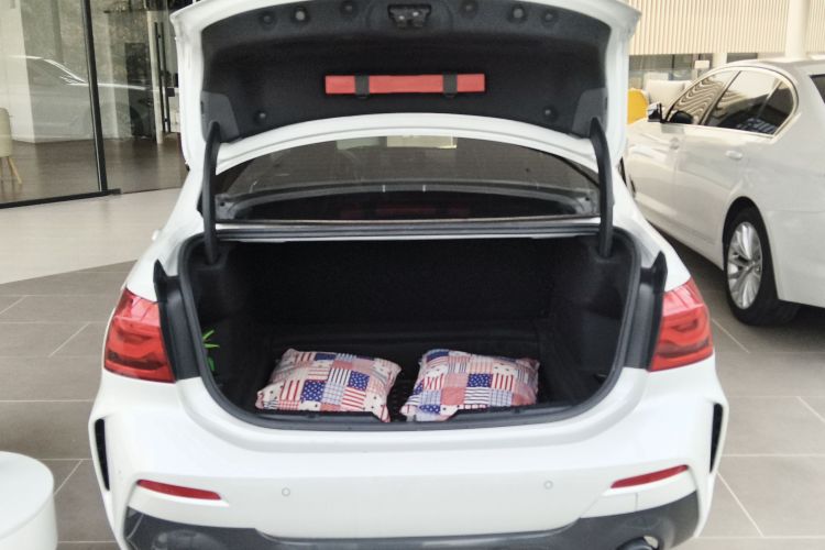 宝马1系 2021款 改款 120i M运动曜夜版机舱底盘23