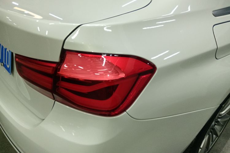 宝马3系 2019款 320Li 时尚型车身外观9