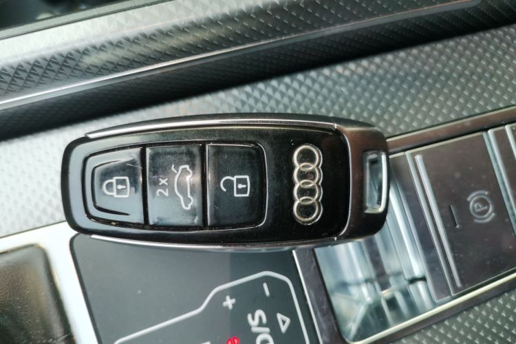 奥迪A6L 2023款 改款 45 TFSI 臻选动感型中控内饰7001