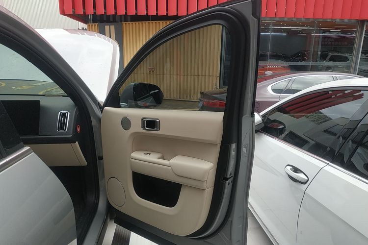 理想汽车 理想L9 2022款 Max中控内饰42