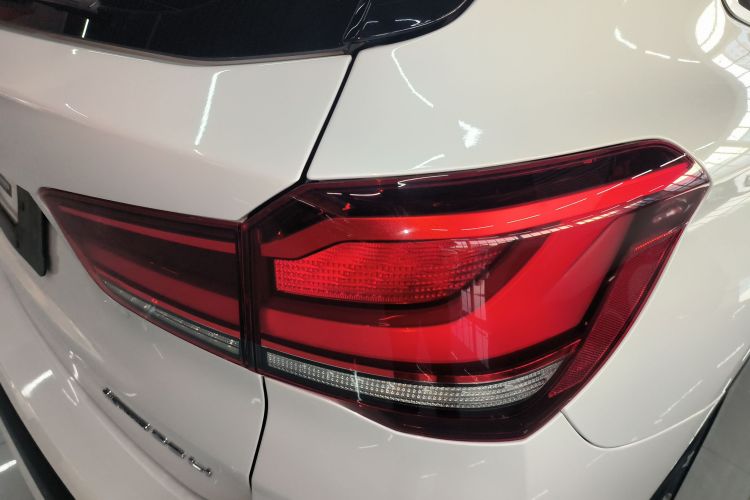 宝马X1 2020款 xDrive25Li 尊享型车身外观9