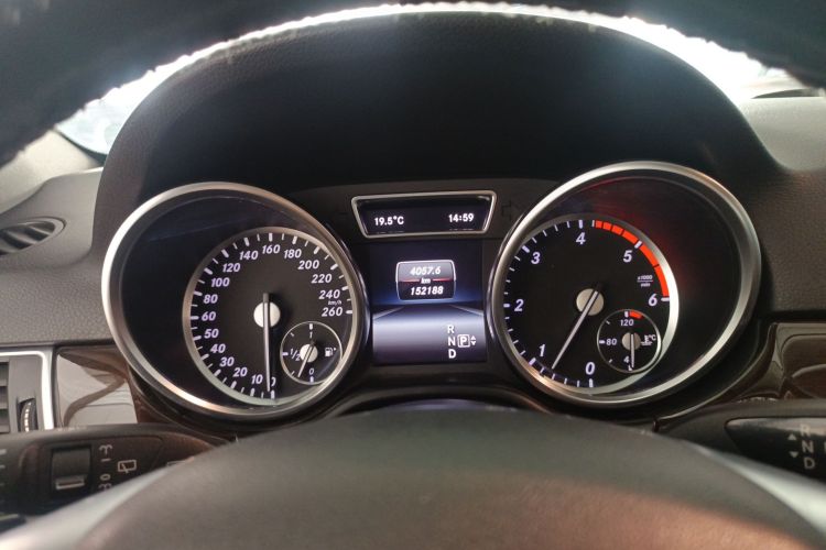 奔驰M级 2014款 ML 350 CDI 4MATIC中控内饰14