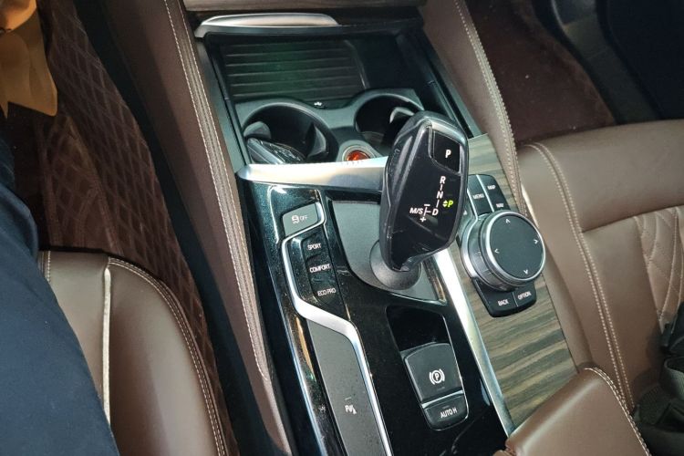 宝马5系 2019款 530Li 领先型 豪华套装局部细节18