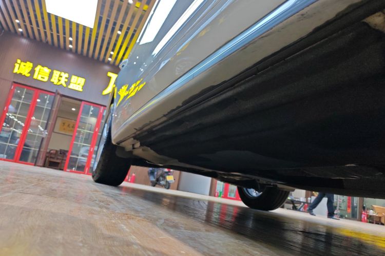 奥迪Q5L 2018款 40 TFSI 荣享进取型 国V局部细节9001