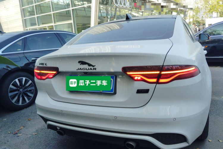 捷豹XEL 2025款 2.0T 250PS R-DYNAMIC 90周年典藏版车身外观6