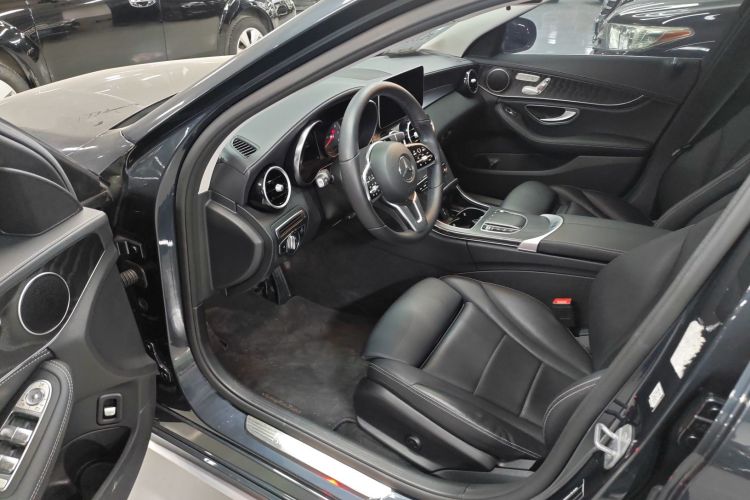奔驰C级 2019款 C 260 L 运动版中控内饰20
