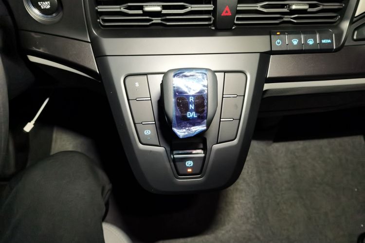 福特 全顺T8 2024款 T8 2.3T柴油自动短轴中顶6座多功能版3/3中控内饰18