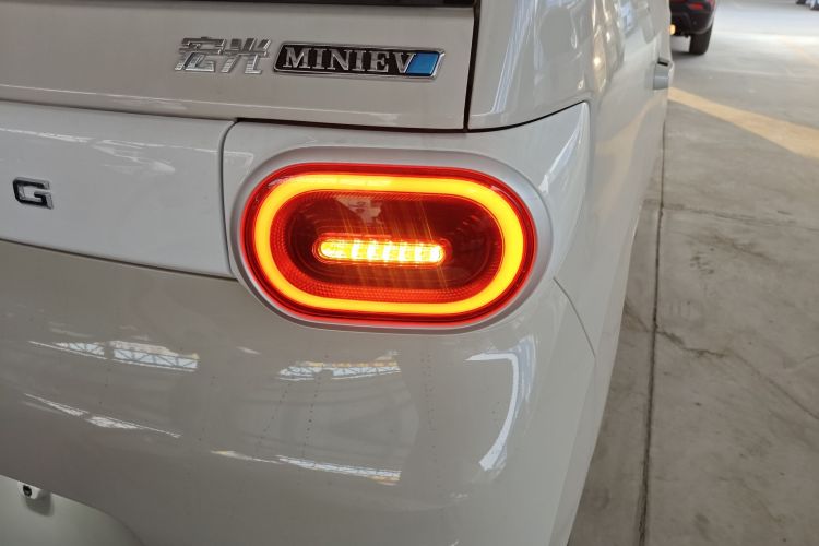 五菱汽车 宏光MINIEV 2024款 第三代 215km 青春版车身外观9