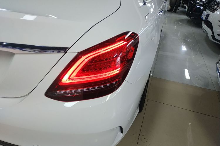 奔驰C级 2020款 改款 C 200 L 时尚型运动版车身外观9