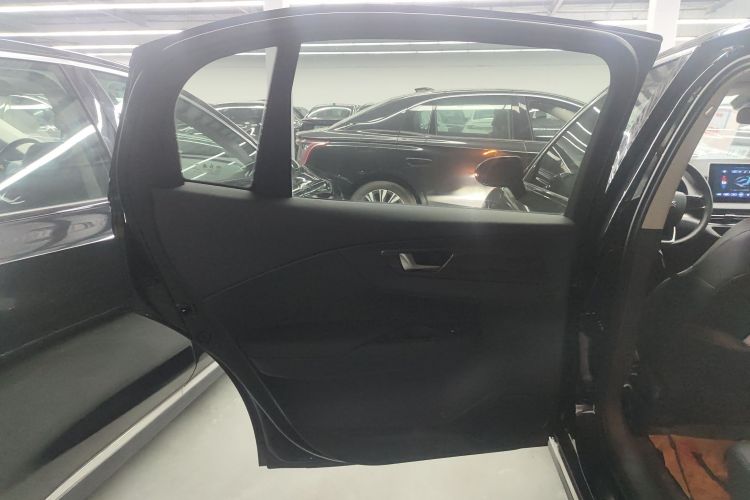 红旗E-QM5 2022款 431km 充电乐享版中控内饰7008