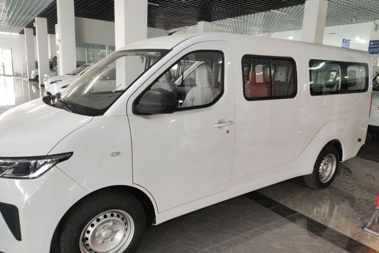 五菱汽车 五菱扬光 2025款 400km 客车版舒适型车身外观4