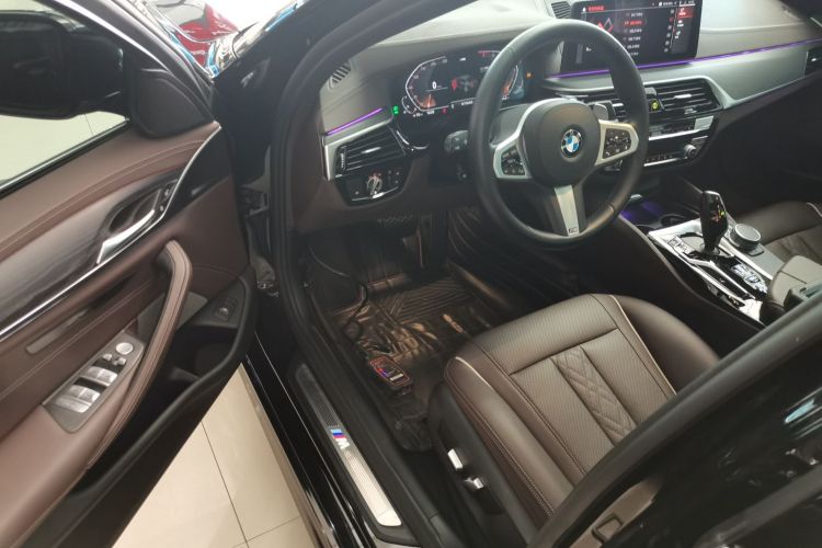 宝马5系 2022款 改款 530Li 领先型 M运动套装中控内饰7003