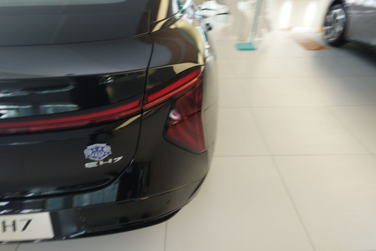 红旗EH7 2025款 600 智选版车身外观6006