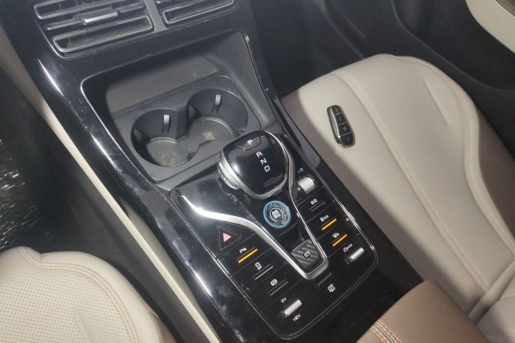 比亚迪 秦PLUS 2024款 荣耀版 DM-i 55KM领先型中控内饰18