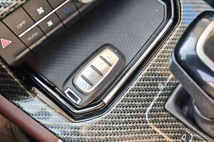 魏牌 VV7 2017款 2.0T 旗舰型中控内饰11