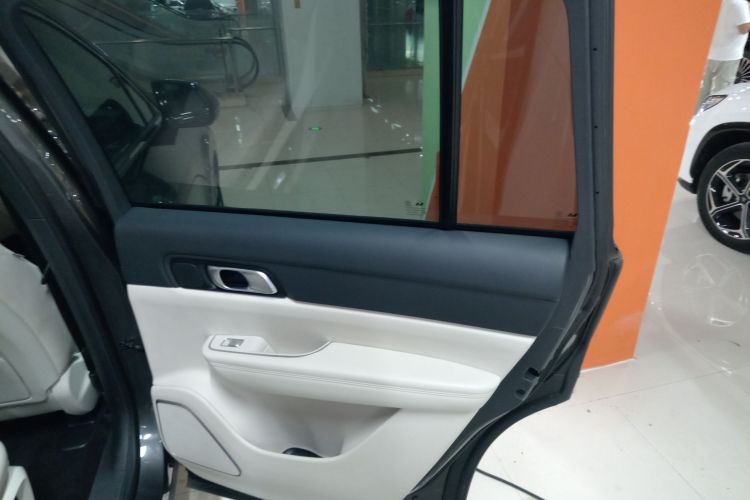 理想汽车 理想ONE 2021款 增程6座版中控内饰7006