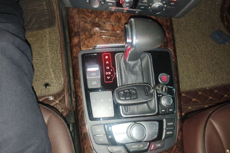 奥迪A6L 2015款 TFSI 百万纪念智领型中控内饰18