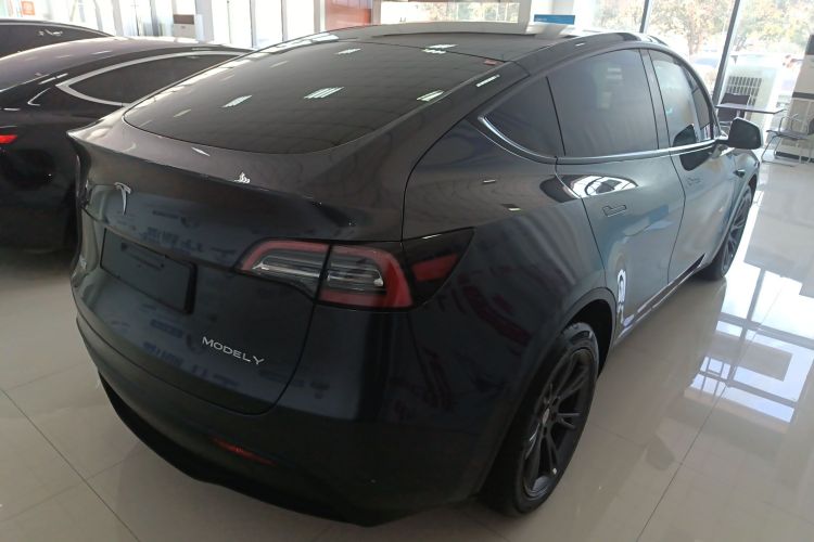 特斯拉 Model Y 2024款 长续航全轮驱动版车身外观7