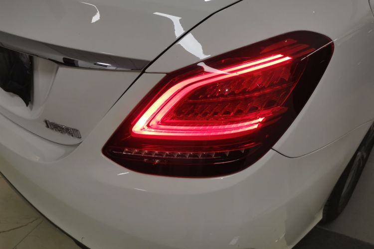 奔驰C级 2020款 改款 C 200 L 时尚型运动版车身外观9