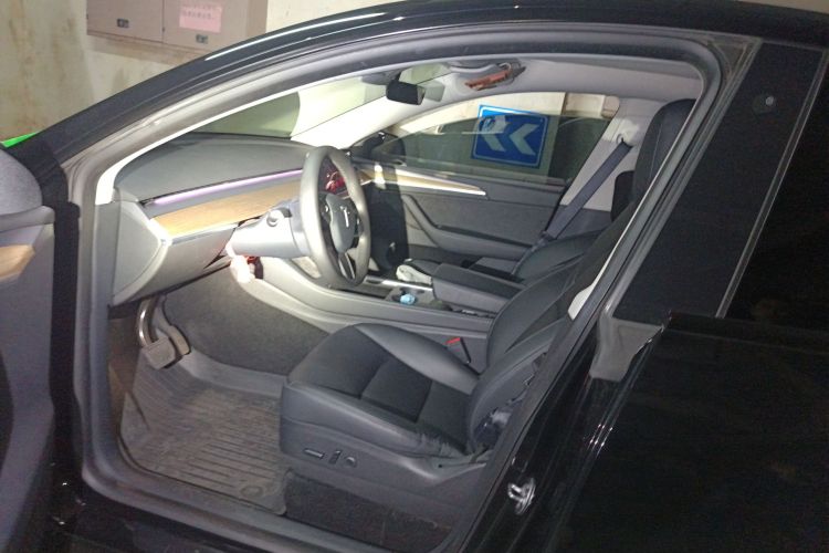 特斯拉 Model Y 2022款 后轮驱动版中控内饰19