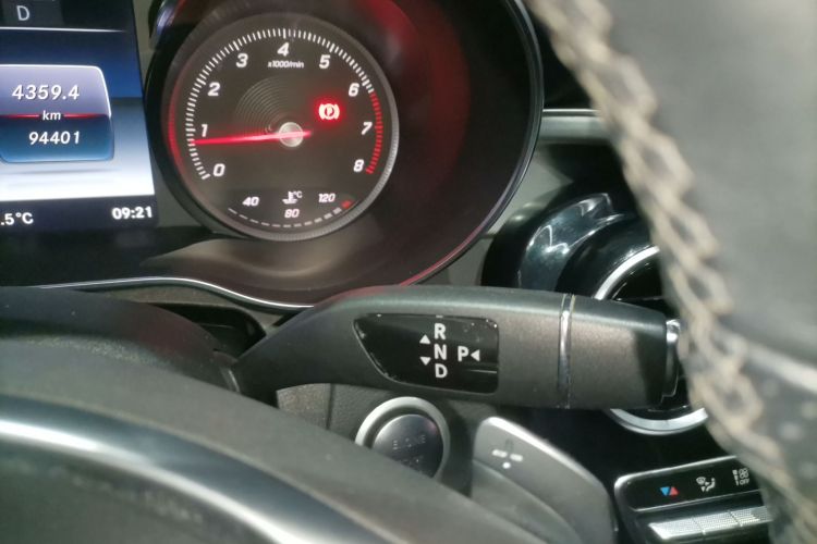 奔驰C级 2017款 C 200 运动版局部细节18