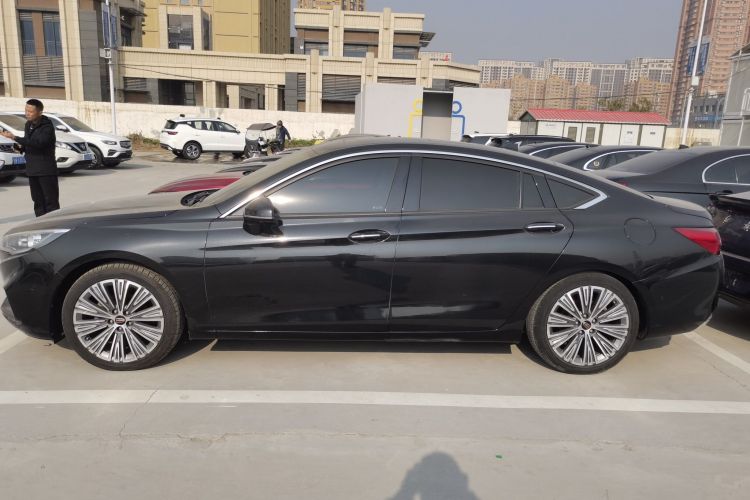 红旗H5 2022款 经典款 1.8T 自动智联旗领版车身外观4