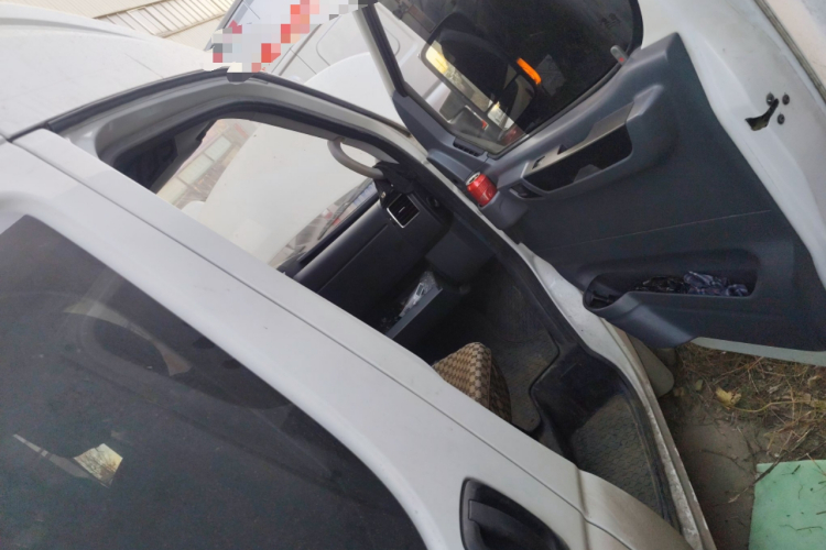 东风御风 御风 2021款 2.0T动力王前驱物流车长轴中顶6-9座国VI ZD20局部细节9005