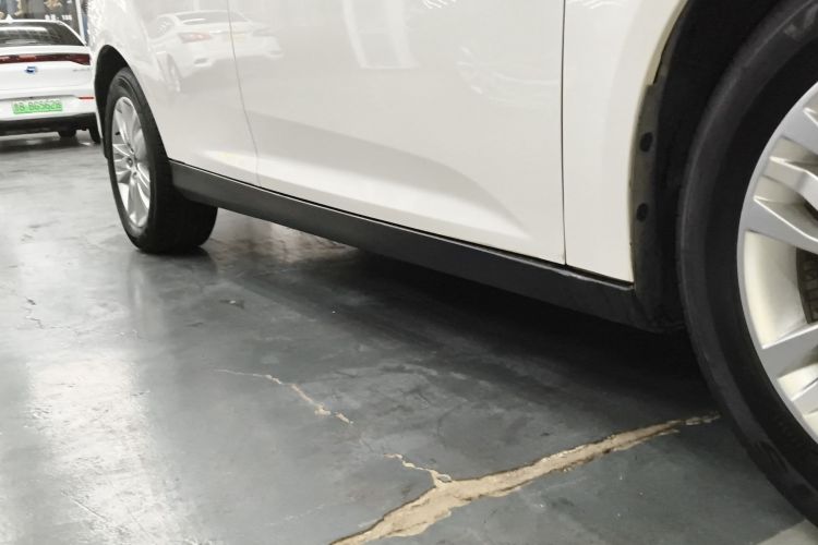 福特 福克斯 2012款 三厢 1.6L 自动舒适型局部细节9001