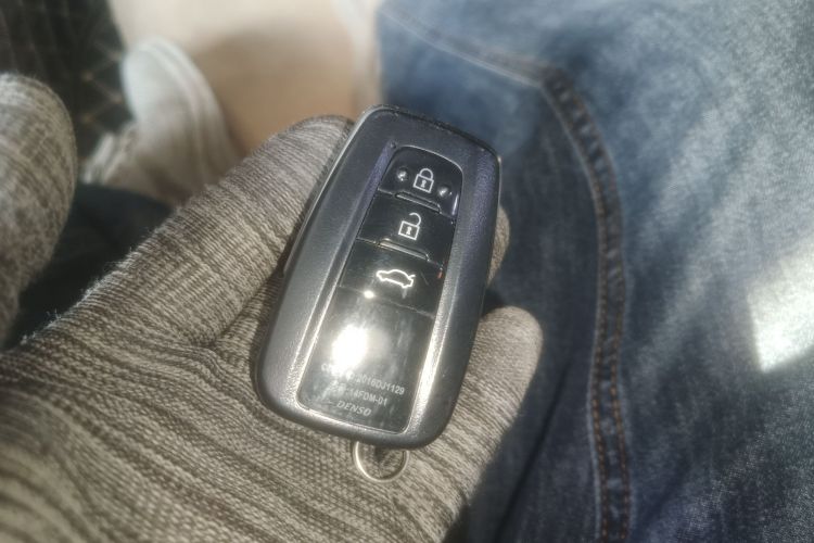 丰田 凯美瑞 2019款 双擎 2.5HS 锋尚版 国VI中控内饰7001