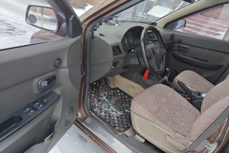 五菱汽车 五菱宏光 2014款 1.5L S标准型中控内饰20