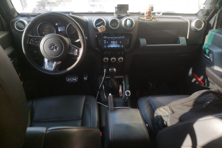 北京越野 北京BJ40 2016款 40L 2.3T 自动四驱尊享版中控内饰12