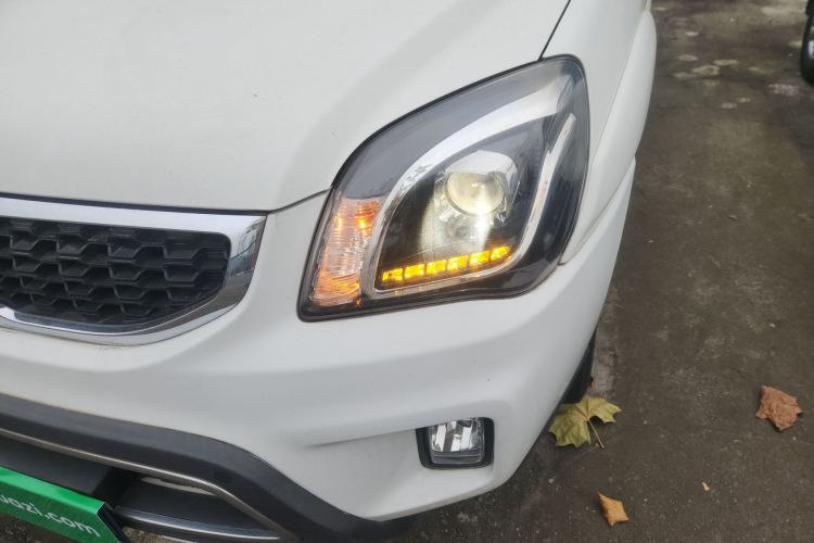 起亚 狮跑 2013款 2.0L 手动两驱版GL局部细节36