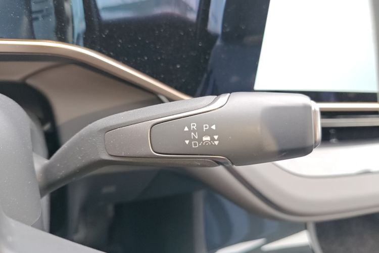 红旗EH7 2025款 640 四驱 智选版局部细节18