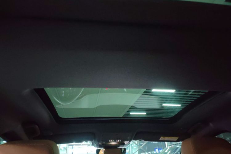 捷豹XFL 2023款 XFL 2.0T P250 两驱精英运动鎏金版中控内饰22