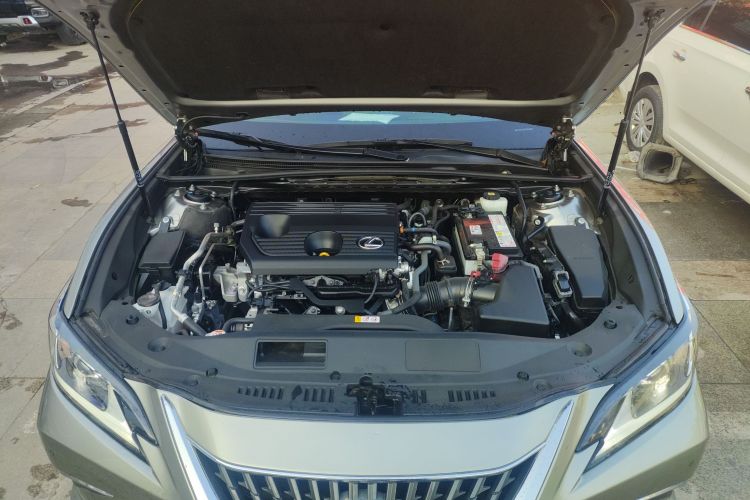 雷克萨斯ES 2022款 200 卓越版机舱底盘24