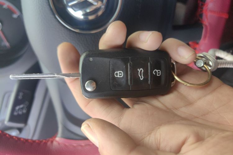 大众 Polo 2016款 1.4L 自动风尚型中控内饰7001