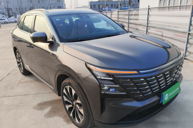 长安CS75 PLUS 2025款 第四代 UItra 2.0T 新蓝鲸 智慧劲擎型车身外观3