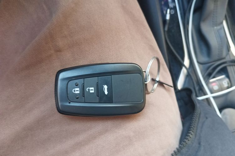 丰田 雷凌 2022款 双擎 1.8H E-CVT豪华版中控内饰11