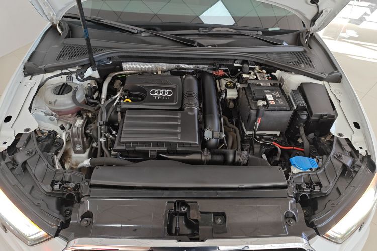 奥迪A3 2019款 Limousine 35 TFSI 时尚型 国V机舱底盘24