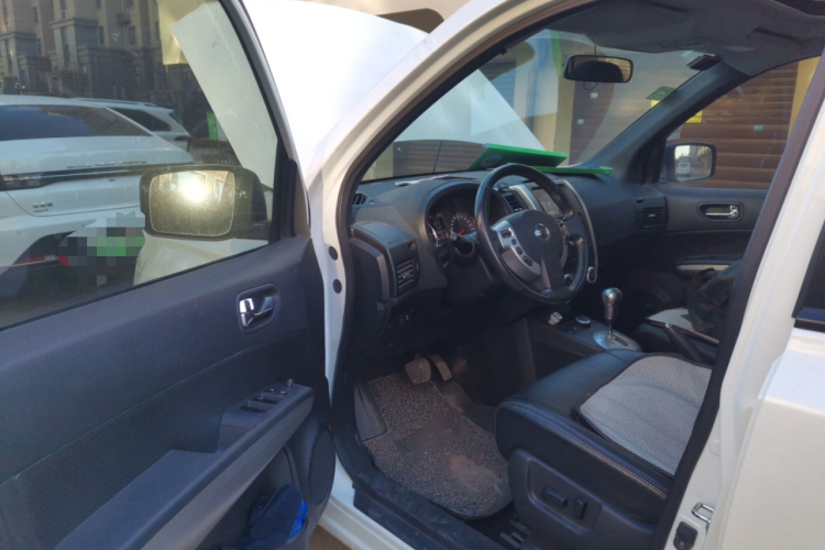 日产 奇骏 2012款 2.5L CVT豪华版 4WD中控内饰7003