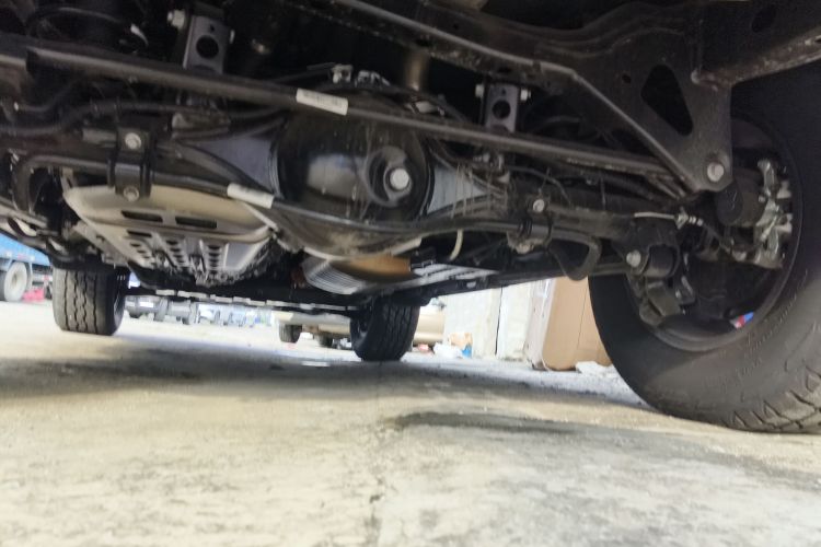 坦克300 2025款 2.4T 柴油版局部细节9009