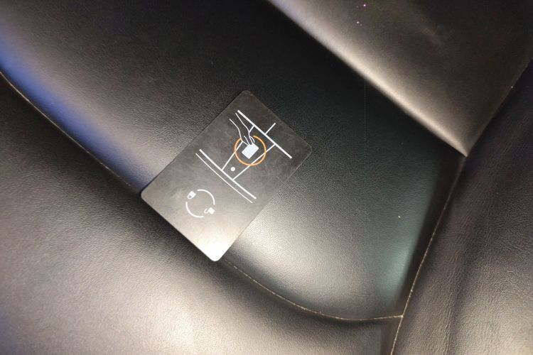 特斯拉 Model Y 2023款 长续航全轮驱动版中控内饰7001