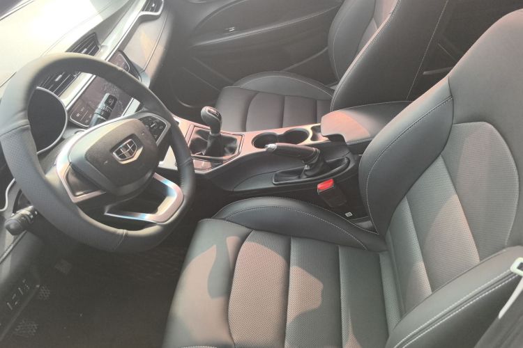 吉利汽车 帝豪 2019款 领军版 1.5L 手动向上互联型 国VI中控内饰19