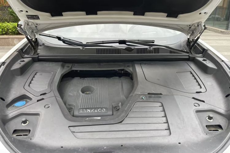 领克05 2020款 2.0TD 两驱耀Halo机舱底盘24